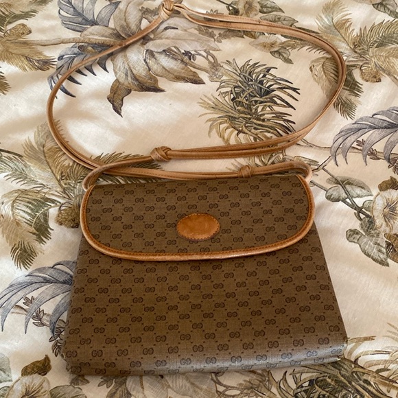 Vintage GUCCI Crossbody Swag Bag Leather - Picture 1 of 15